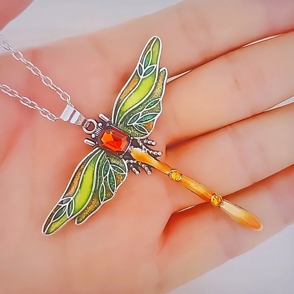 DragonFly necklace NWT!!